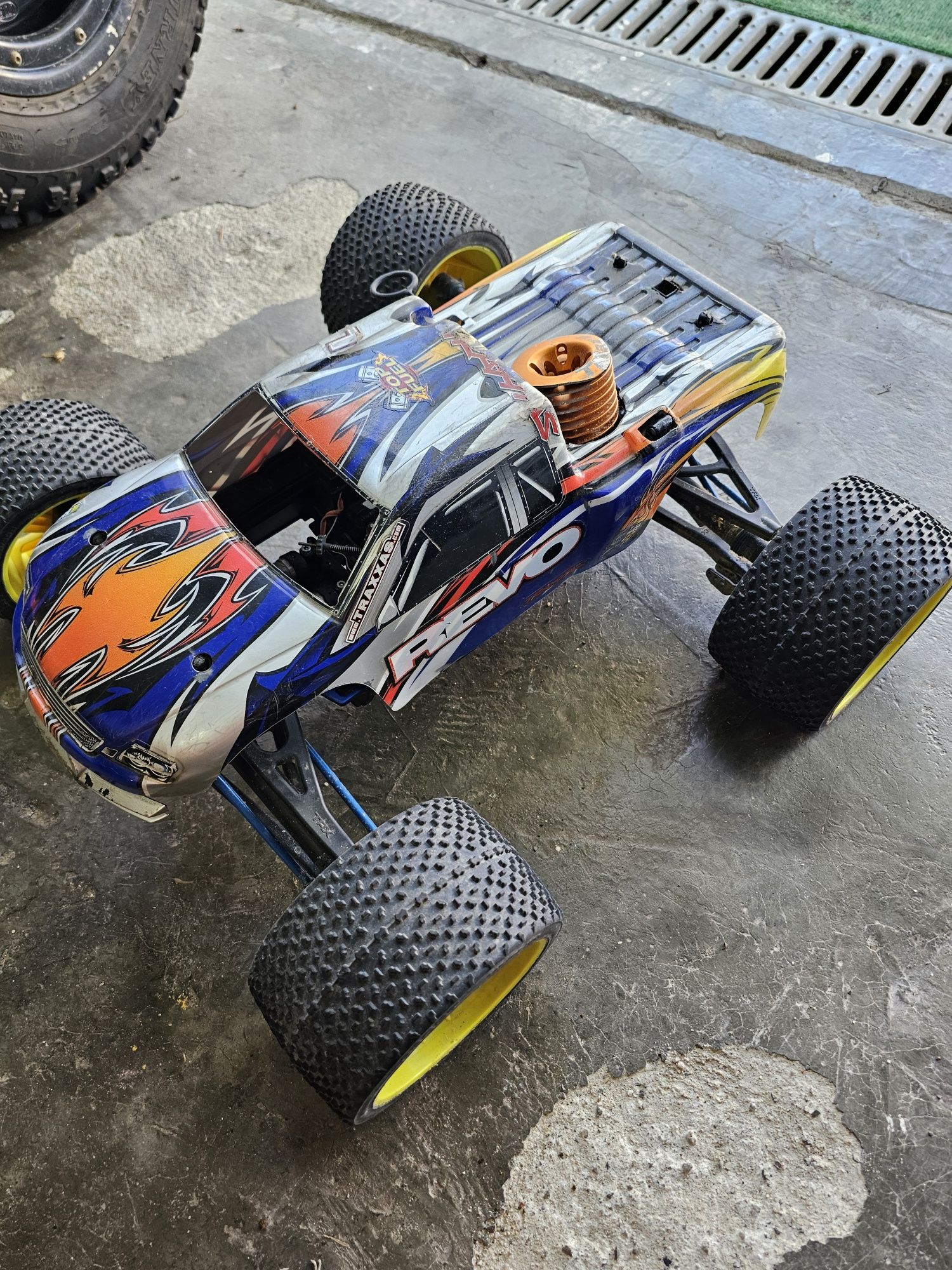 Carro telecomandado traxxas