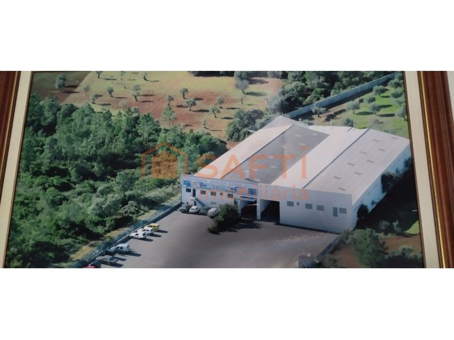 Pavilhão para venda em Alcanena