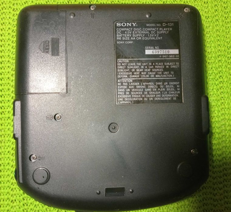 Портативный проигрыватель компакт-дисков Sony Discman D-131, Япония