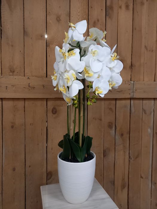 Storczyk. Sztuczny kwiat.