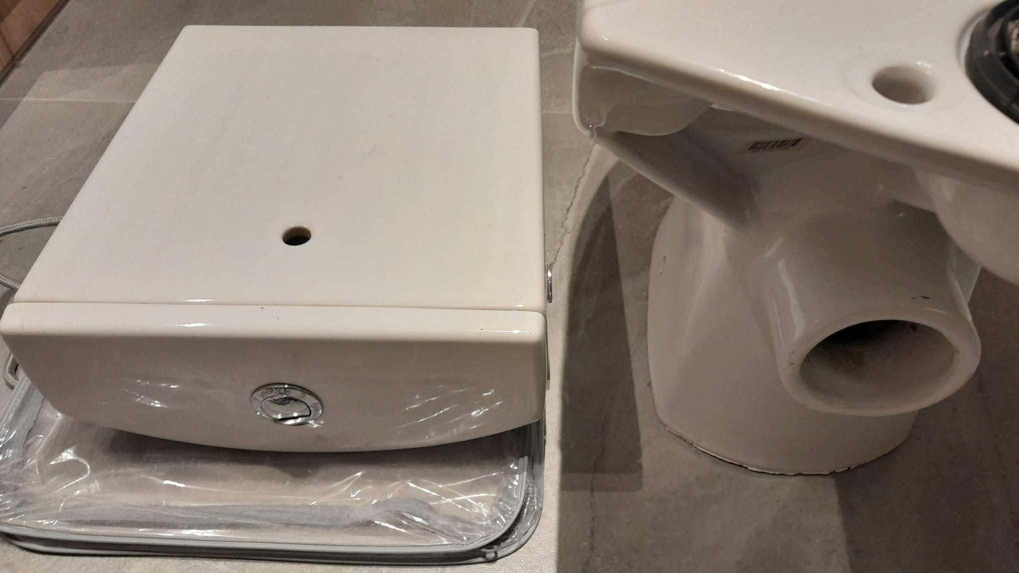 Toaleta wolnostojąca/ kibel wolnostojący/ WC (to naprawdę spoko kibel)