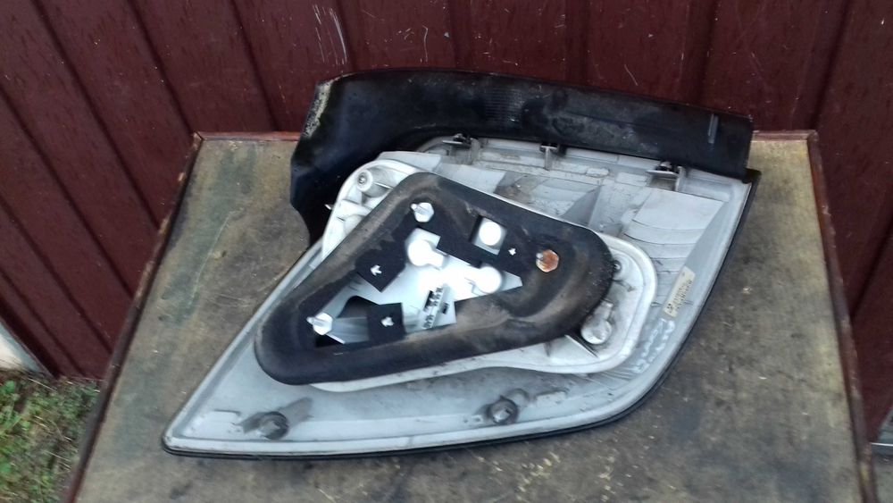Opel Astra H 3 KOMBI lampa prawy tył L.T. oryginał