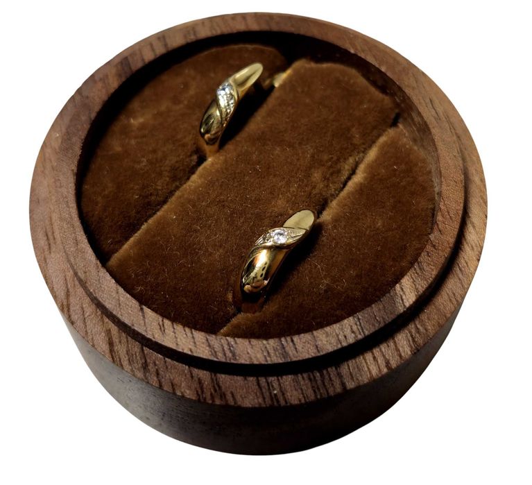 Delikatne złote kolczyki 1,30G 333