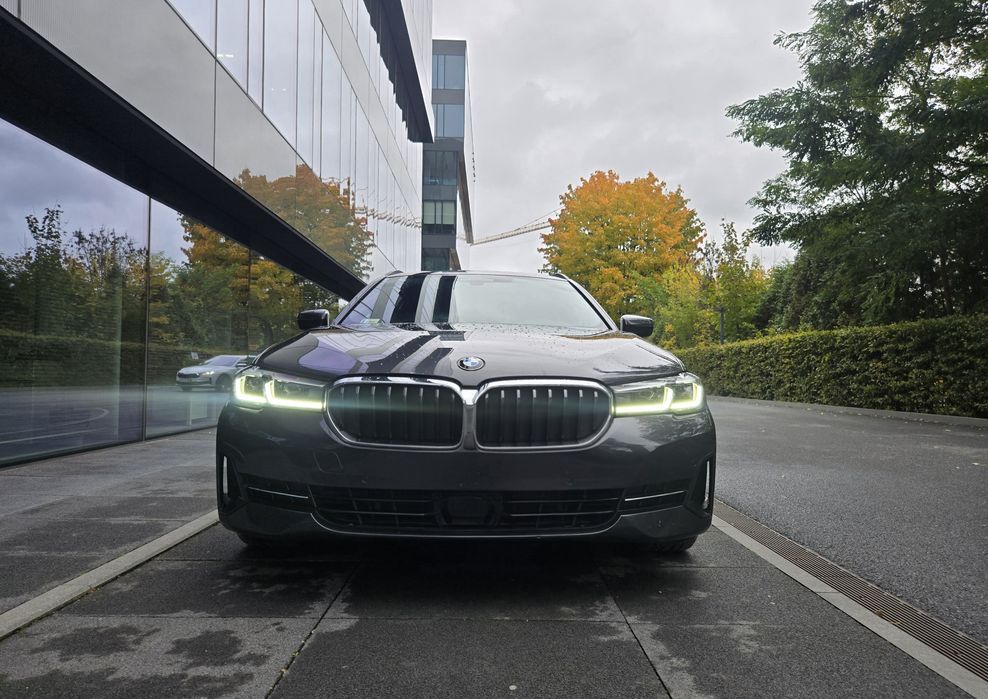 Wynajem BMW 530e 2022 Automat