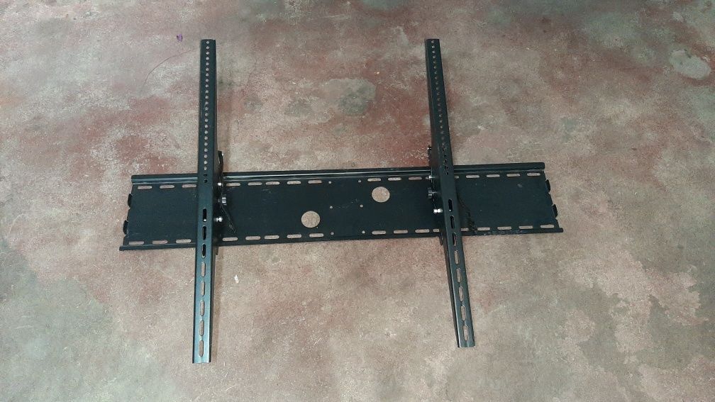 Suporte de parede para TV / LCD / LED 60" a 100"