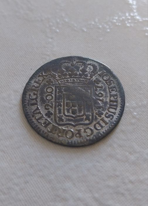 Moeda antiga portuguesa 200 reis de 1767 em prata