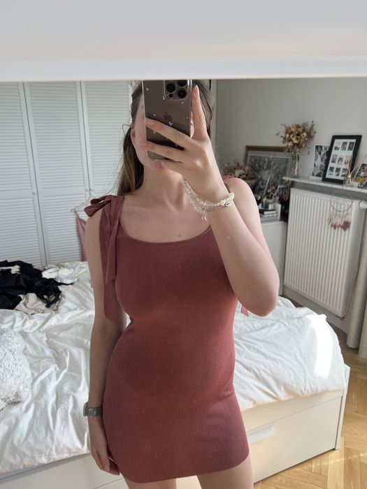 Sukienka urban outfitters XS/S brudny róż obcisła krótka