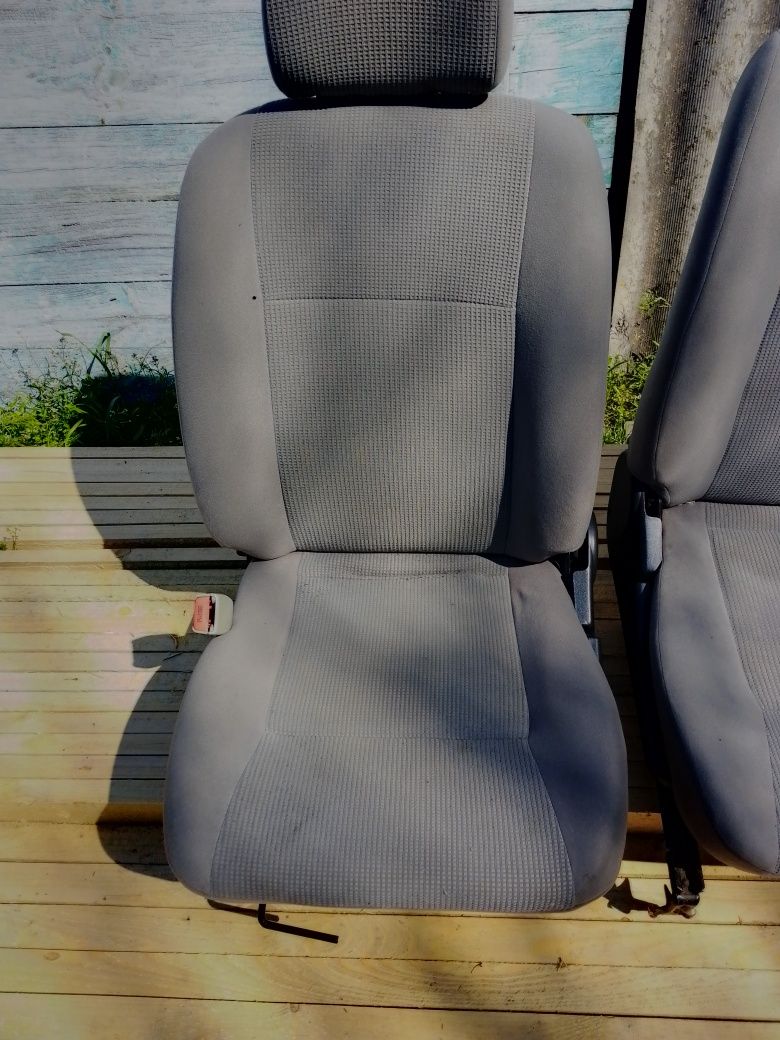 Передні сидіння Geely SK