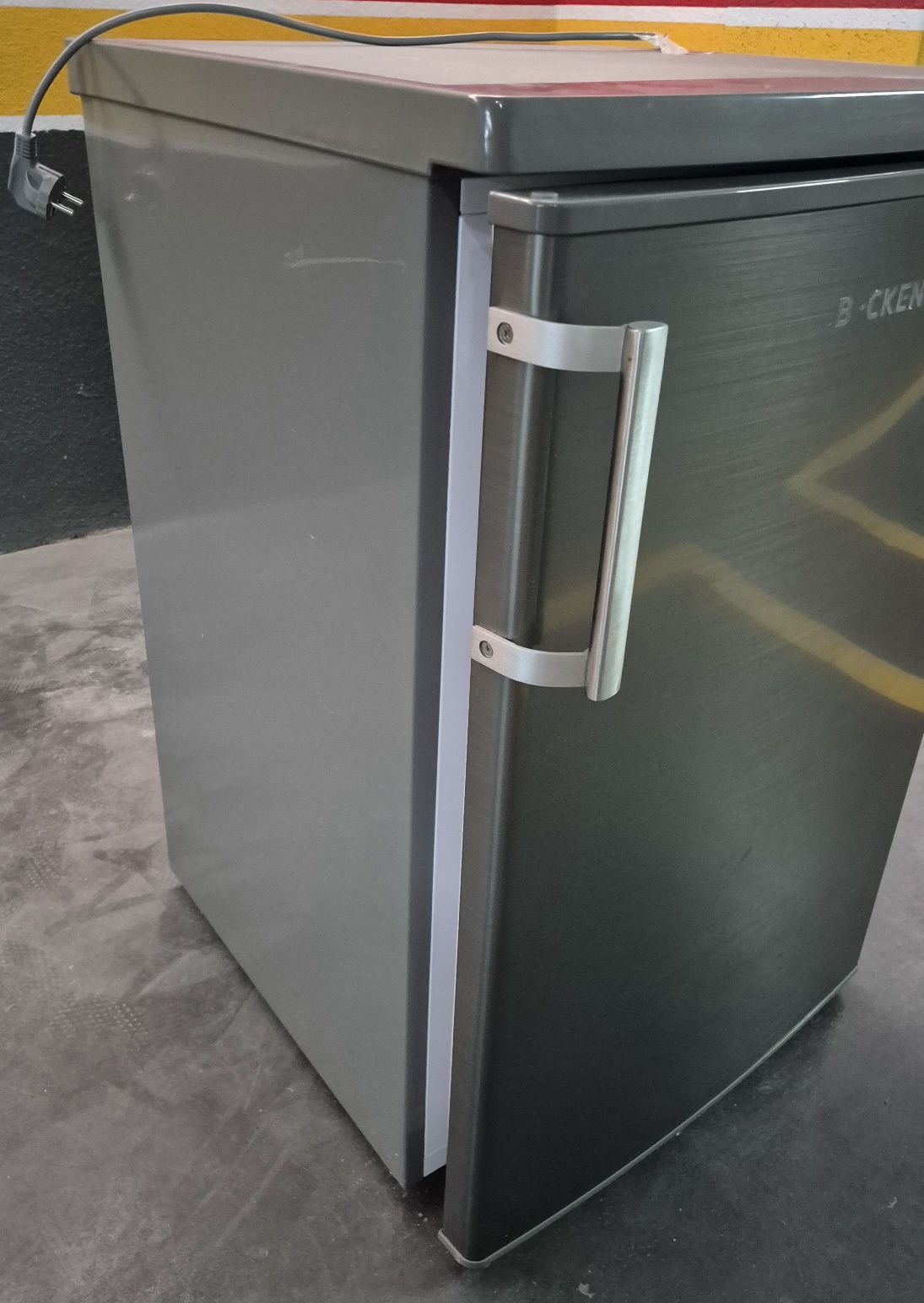 Vendo Arca congeladora BECKEN BUF3902 IX (85 L)