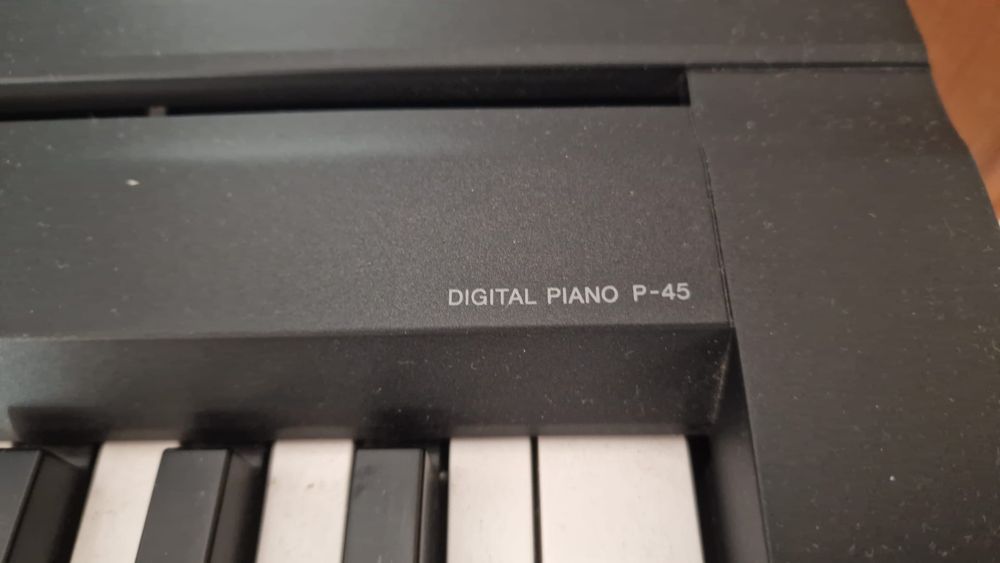 Yamaha P-45 Digital Piano

Vendo piano digital Yamaha P-45 em ótimo es