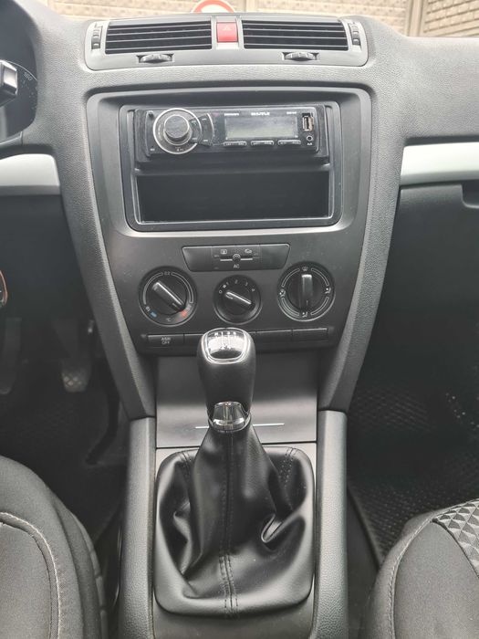 Skoda Octavia a5 1.6 мпі + газ