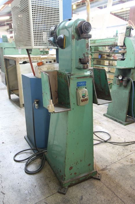 Máquina de rebater solas