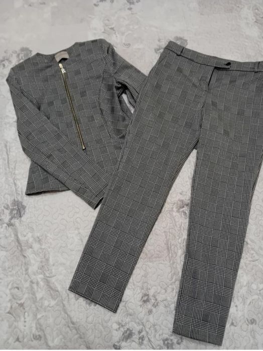 Костюм жіночий з люрексом