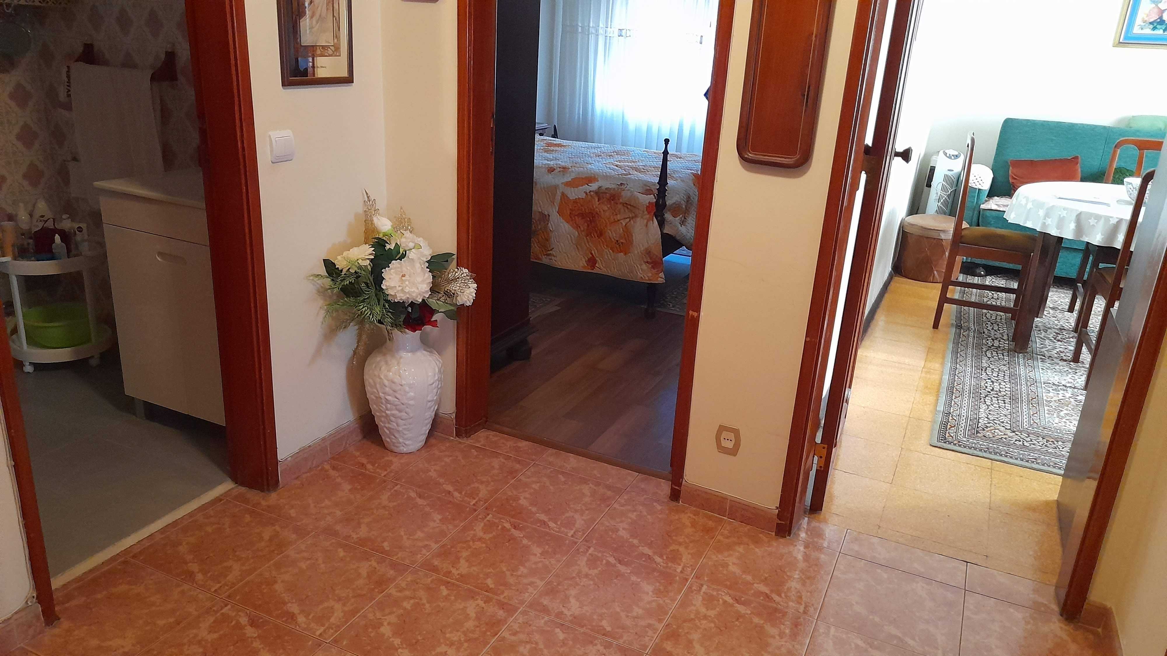 Apartamento T1 para arrendar em Queijas