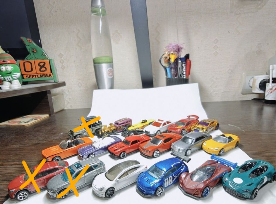 Машинки модели hot wheels matchbox Mazda Mercedes Tesla