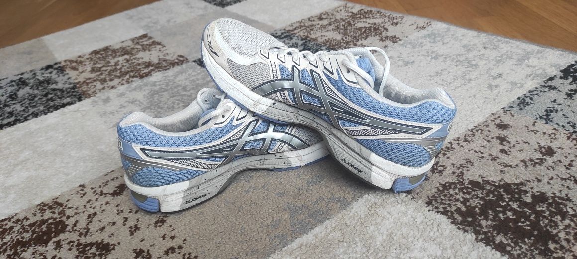 Кросівки  ASICS   .