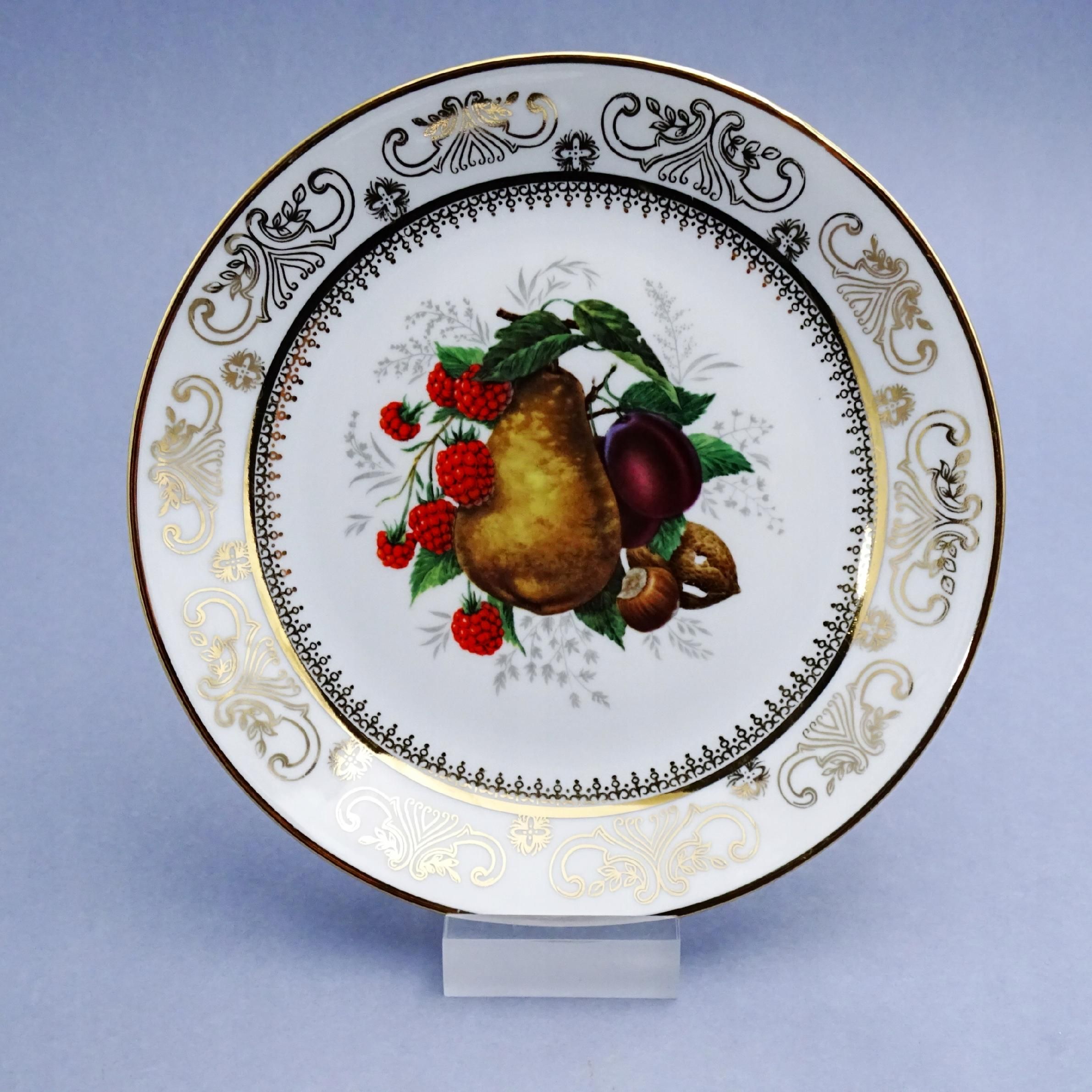 stary  talerzyk porcelanowy owoce gruszka śliwka leszczyna jeżyna