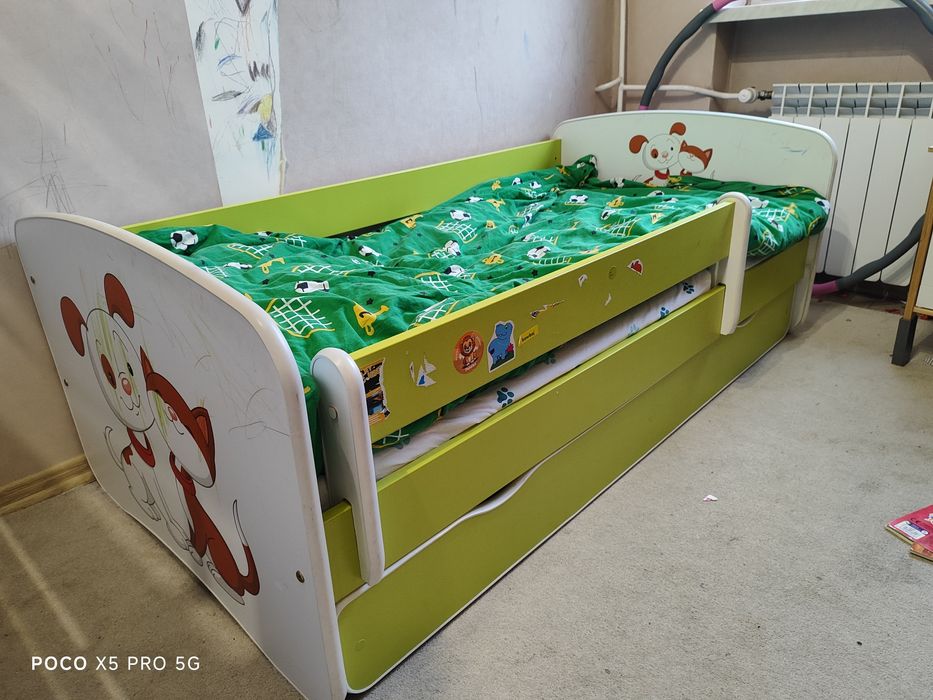 Łóżko dziecięce z szufladą i barierką – używane

Sprzedam praktyczne ł