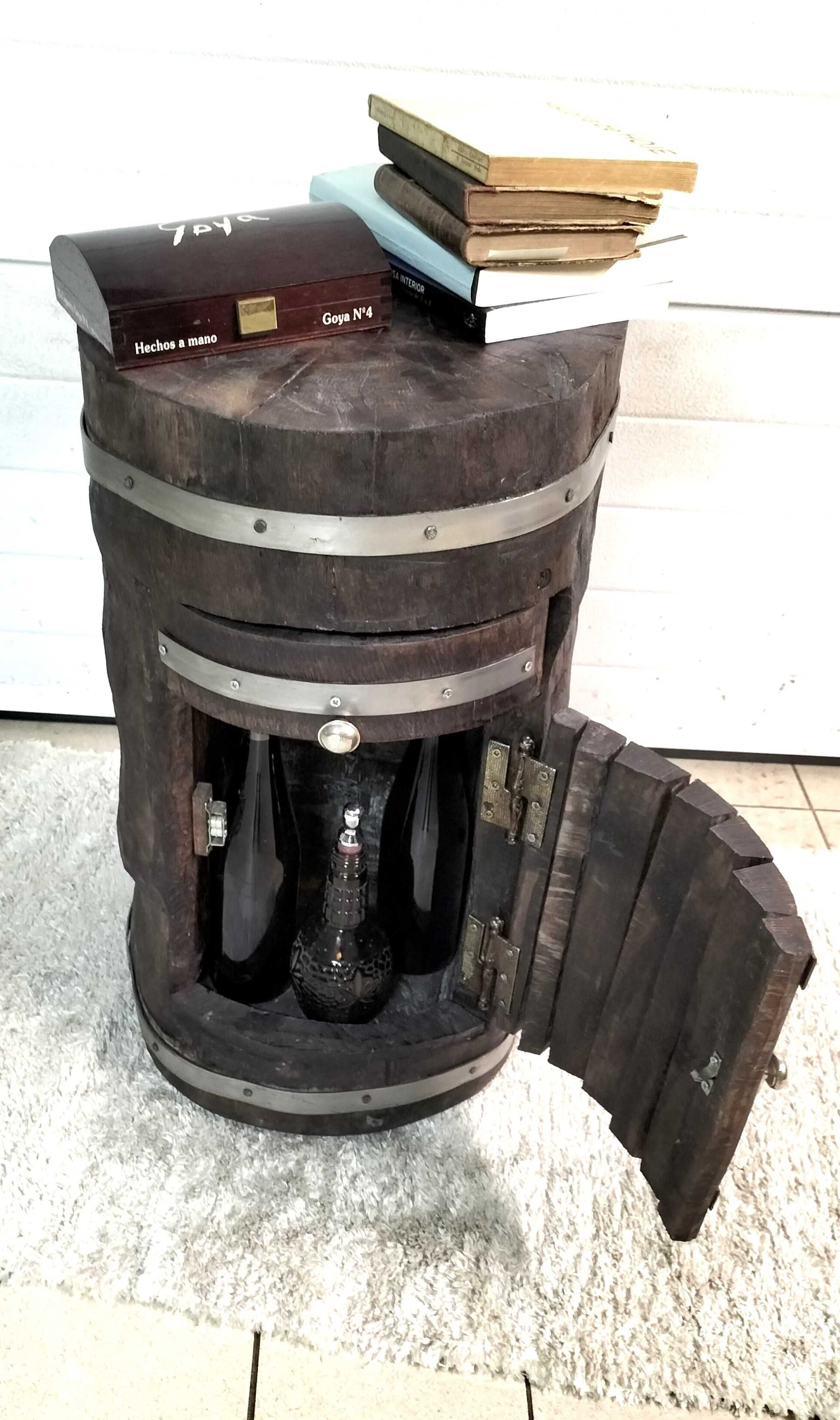 Móvel único, escavado em toro de sobreiro