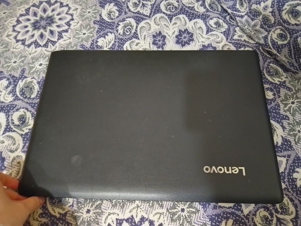 Ноутбук Lenovo за 2000