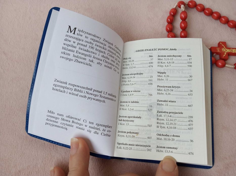 Zestaw dewocjonalia Różaniec i Pismo Święte