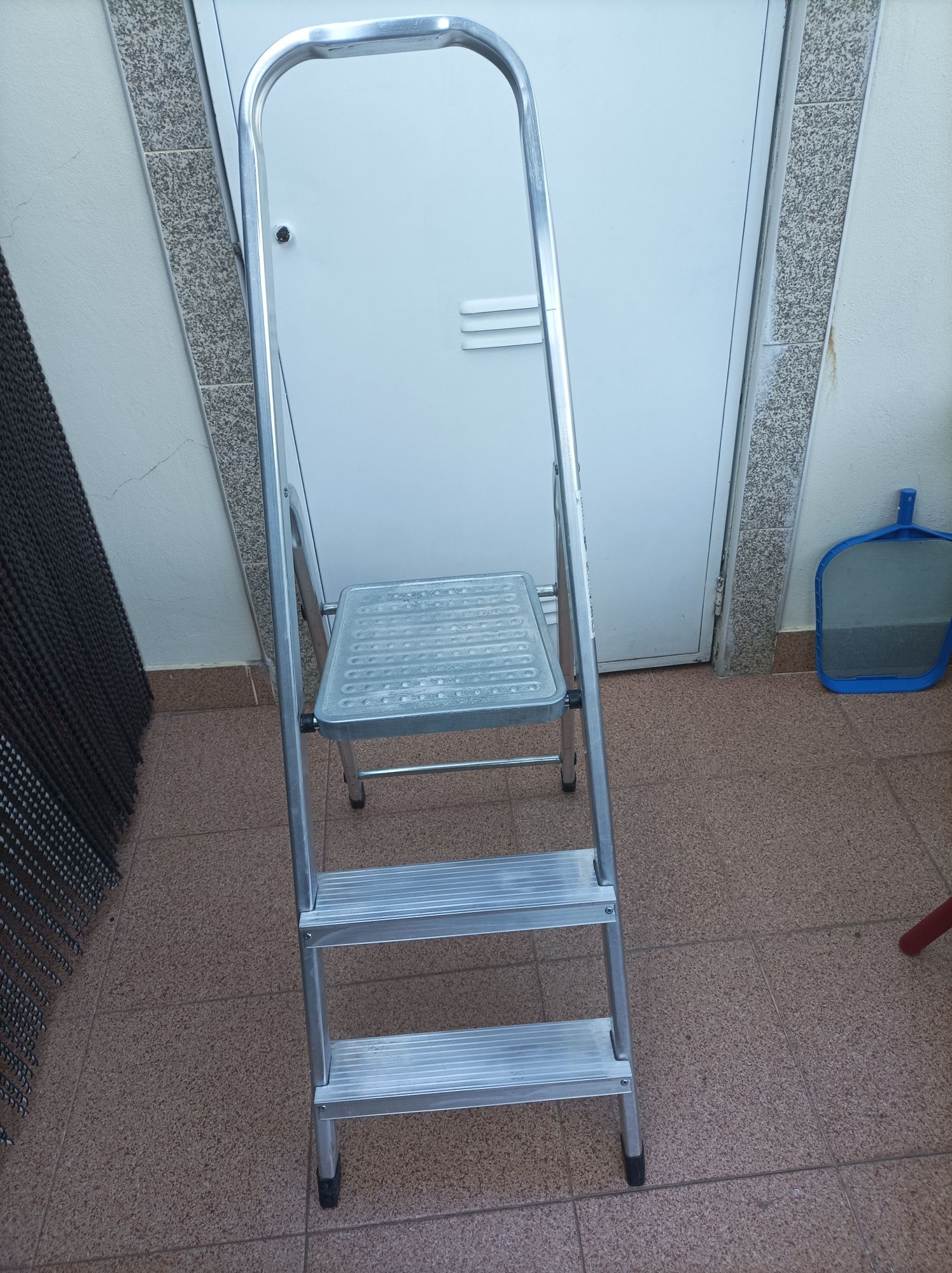 Escadote três degraus