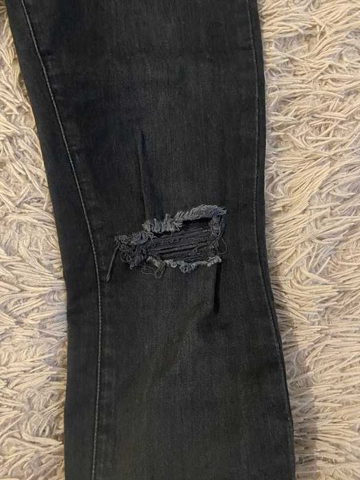 Nowe spodnie z dziurami Forever 21