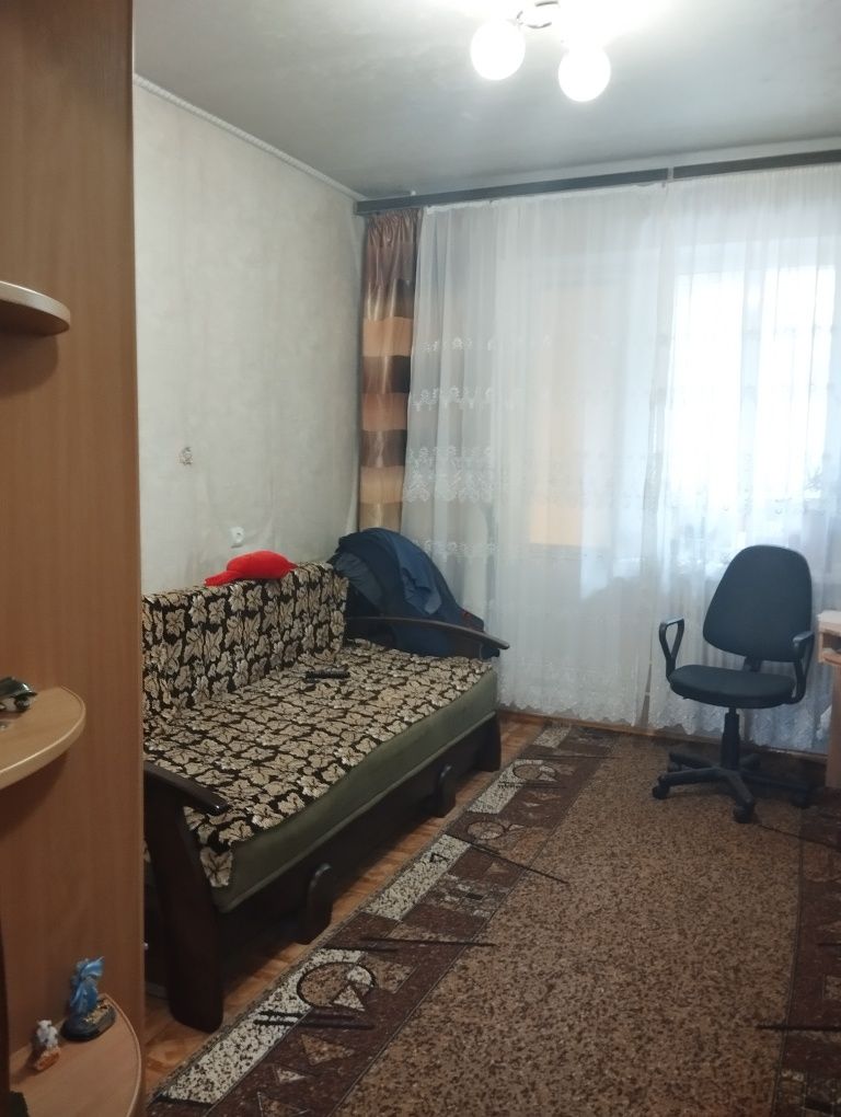 Продам 2 к квартиру с балконом и лоджией  Нововодолажском районе.