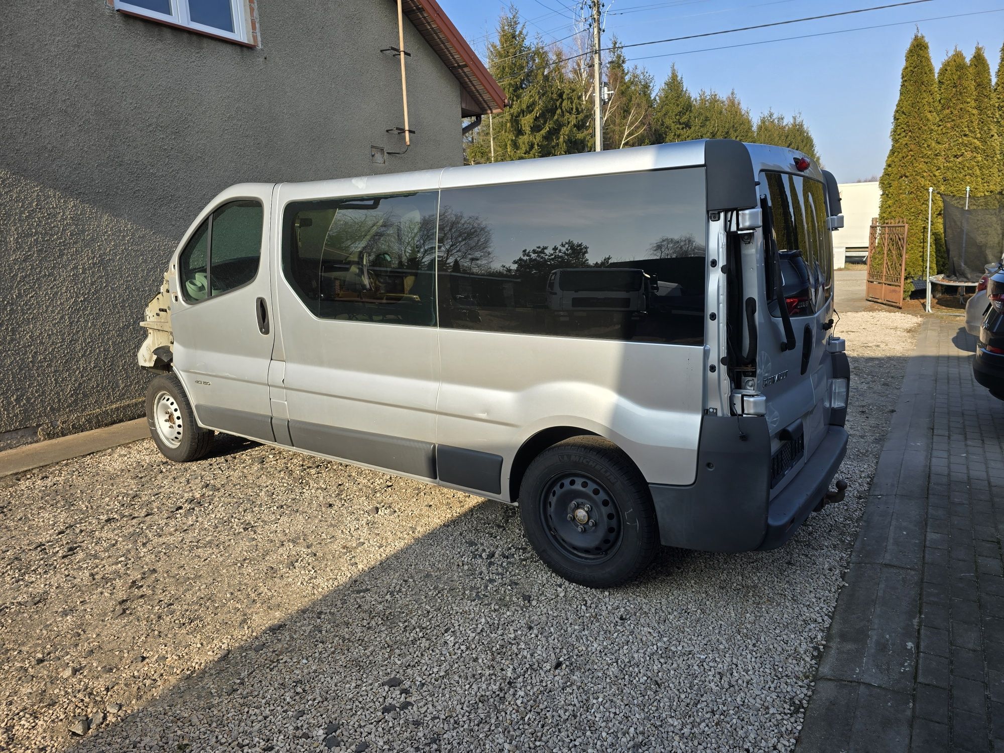 Puste nadwozie  renault trafic vivaro primastar