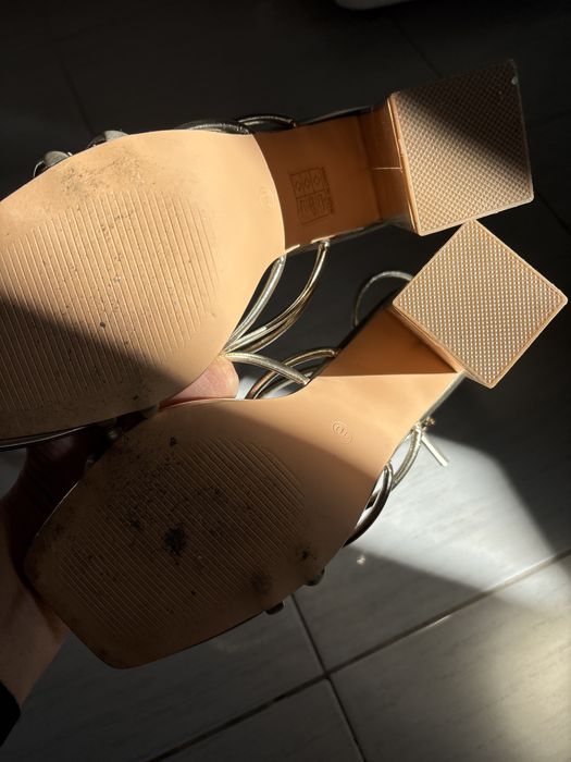 Sandalia Dourada Nova