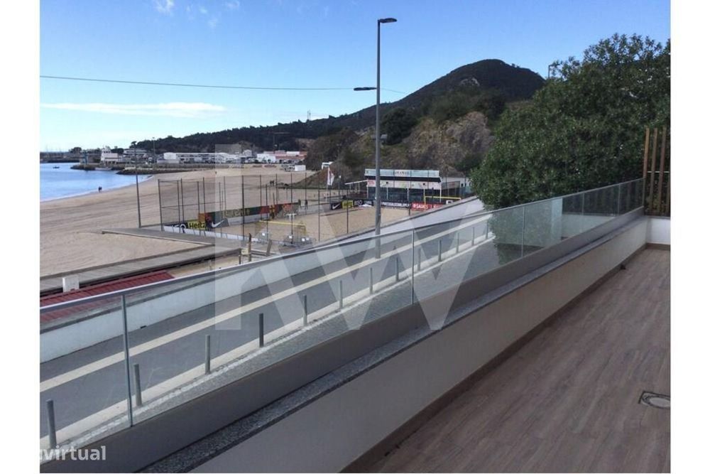 Venda de apartamento T2, PRIMEIRA LINHA DE MAR, a estrear em Sesimbr