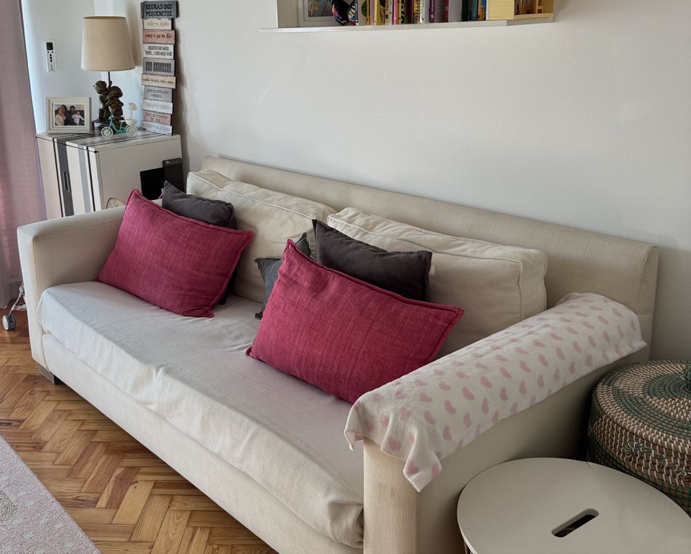 Sofa bege em bom estado