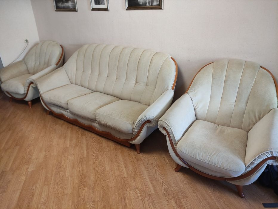 Диван і крісла у вітальню