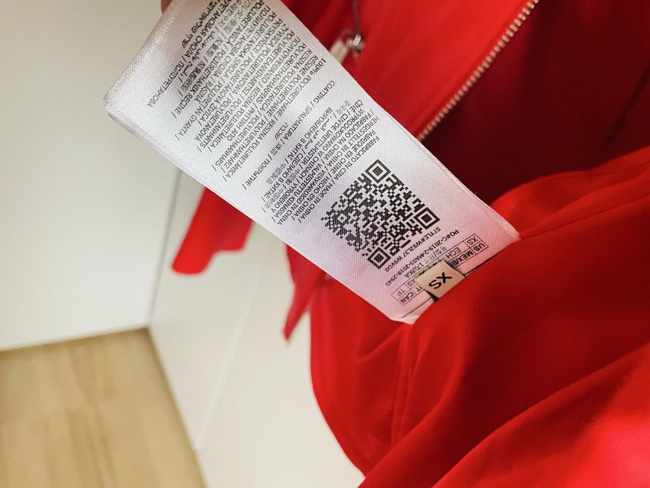 Czerwona kurtka skora guess