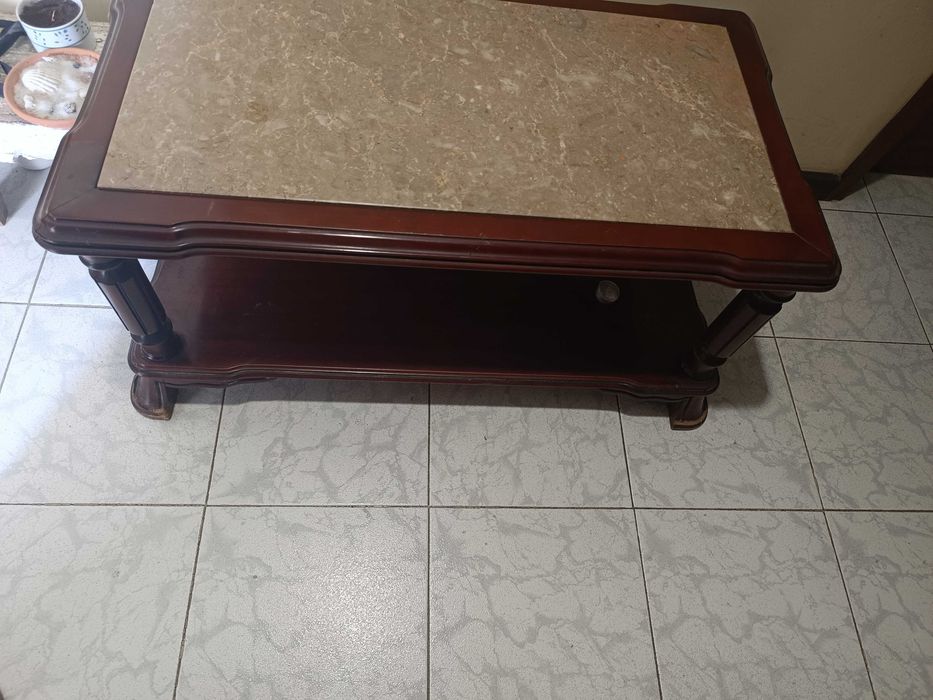 Mesa de Centro em Granito e madeira maciça