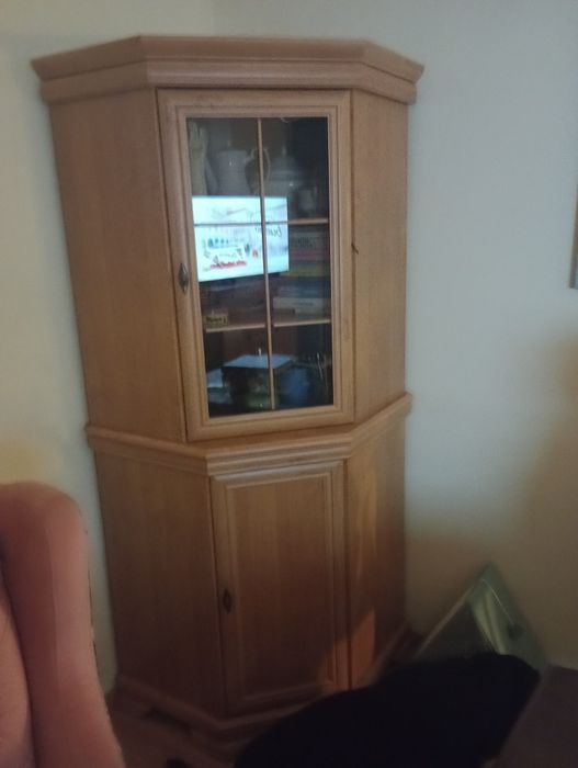 Narożnik z witryną