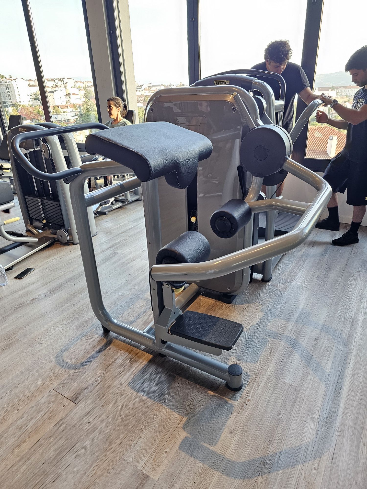 Technogym patada de gluteos