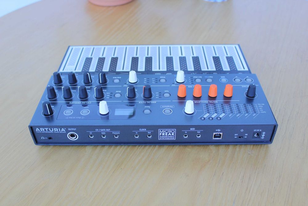 Arturia Microfreak - como novo