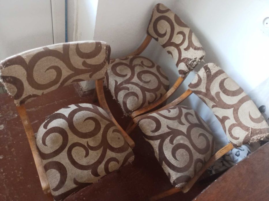 Двері дерев'яні 4 шт., лутки (порізані), вікна   б/у, стан на фото