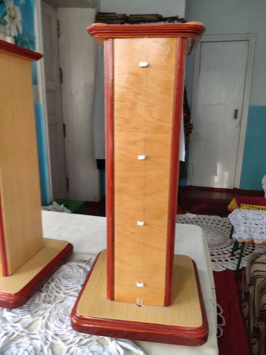 Стойки под акустику.