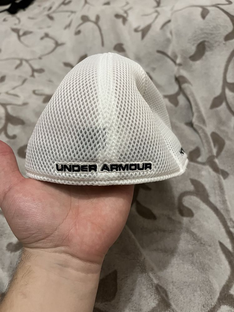 Бейсболка under armour