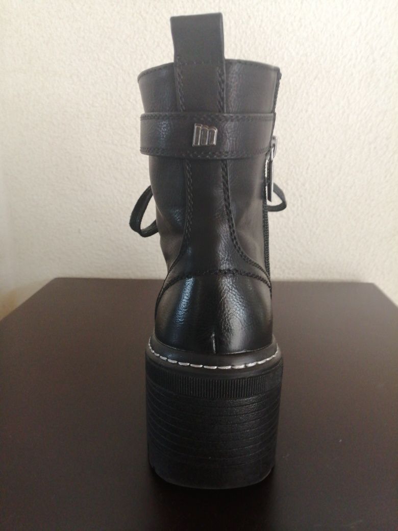 Botas em pele pretas - tmh: 37