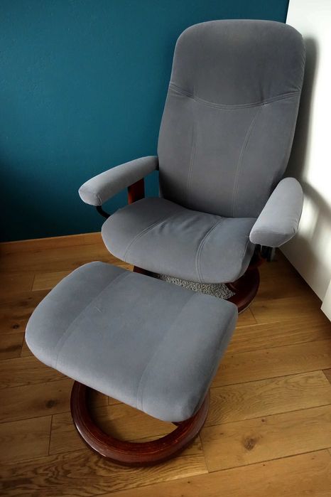 Fotel z podnóżkiem Consul Stressless Ekornes - Stan BDB.