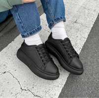 Стильні чорні кросовки
