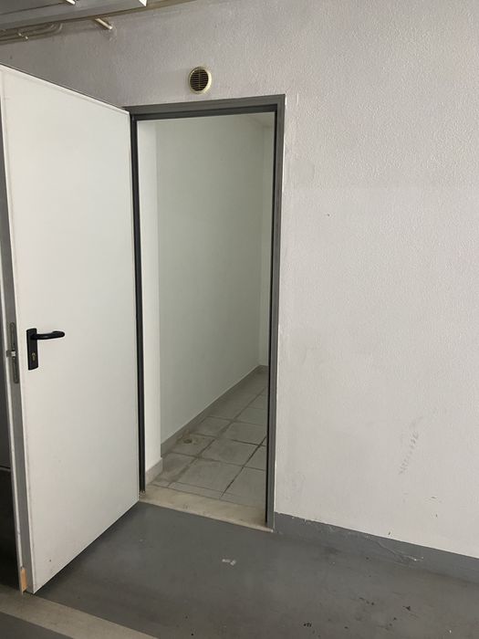 Alugo espaço junto praça touros Almeirim