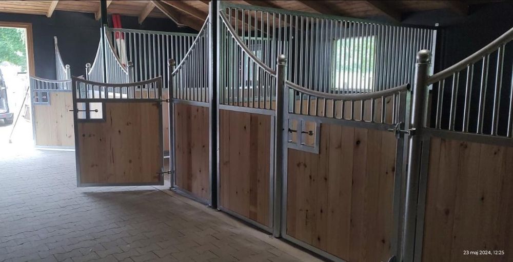 Boksy dla koni wraz przegrodami Dziku