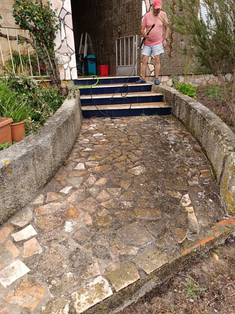 Precisa de limpar sua casa, SchoonmakenLimpezas resolve o seu problema