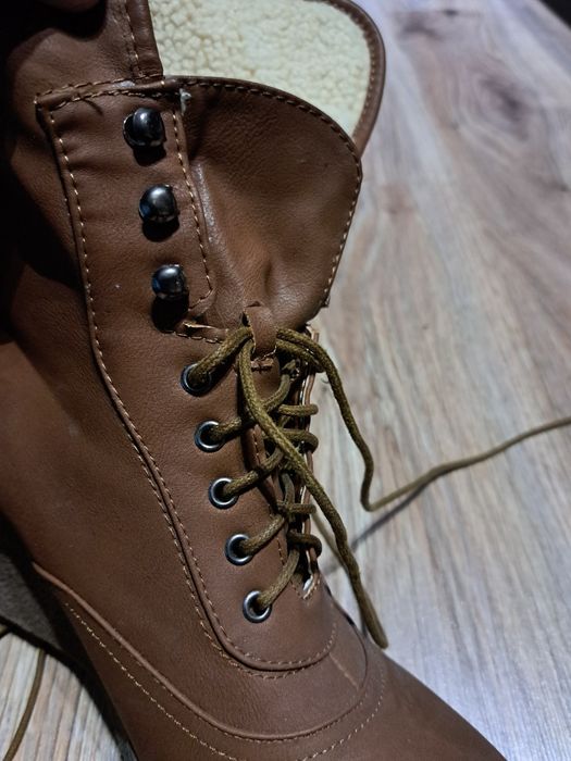 Botki damskie na koturnie brązowe, z kożuszkiem  40