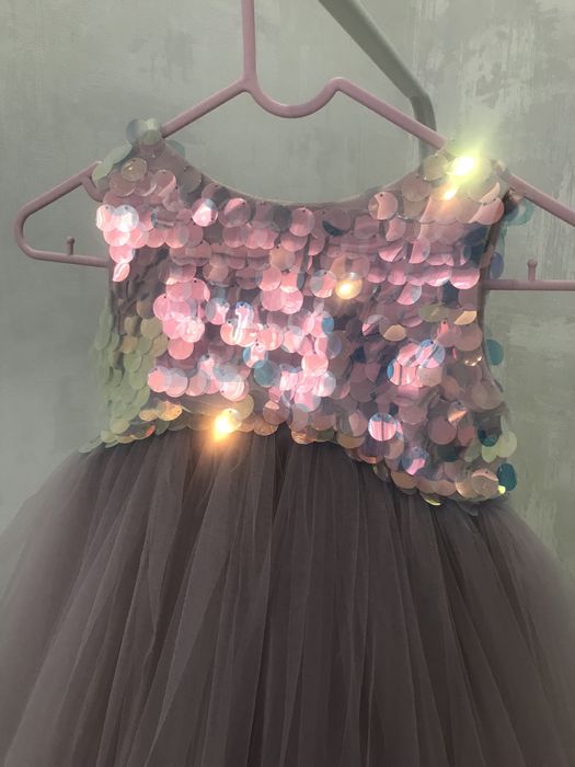 Платье нарядное шикарное на девочку