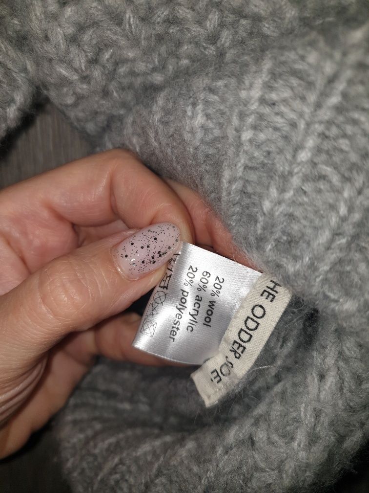 Sweter The odder side